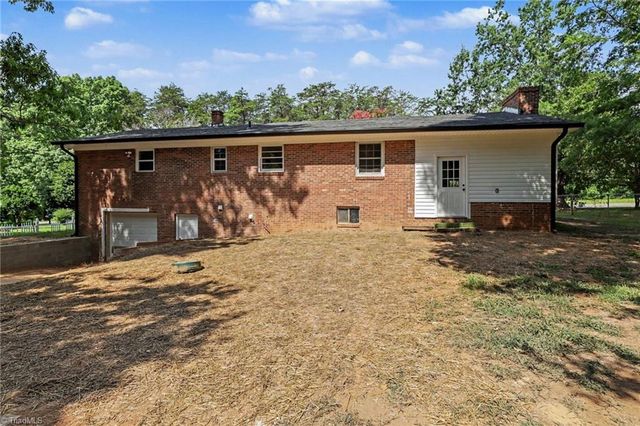911 Harrison Crossroad Loop, Reidsville, NC 27230