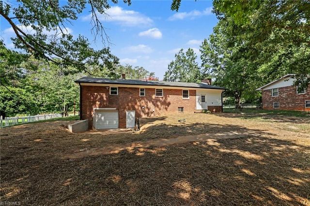 911 Harrison Crossroad Loop, Reidsville, NC 27230