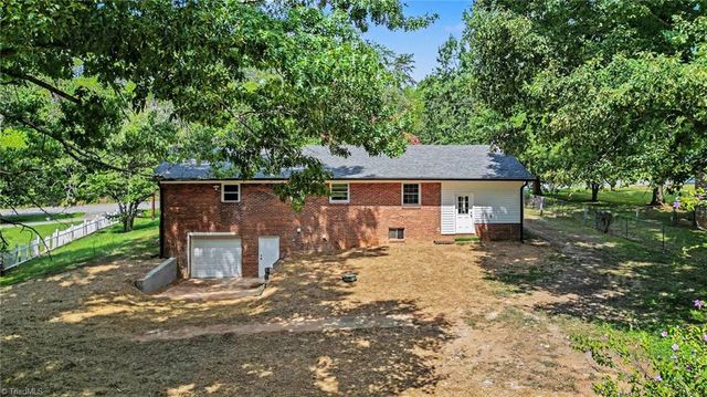 911 Harrison Crossroad Loop, Reidsville, NC 27230