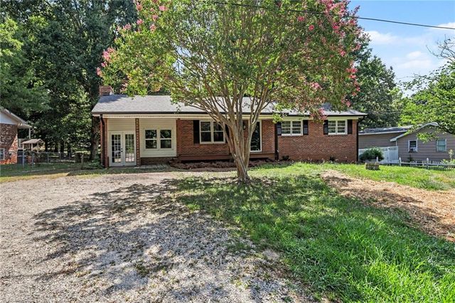 911 Harrison Crossroad Loop, Reidsville, NC 27230