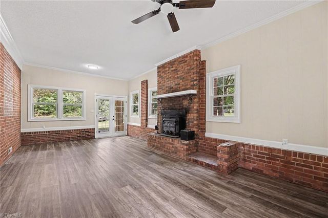 911 Harrison Crossroad Loop, Reidsville, NC 27230