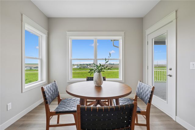 1537 Deerfield Dr, Fairfax, IA 52228