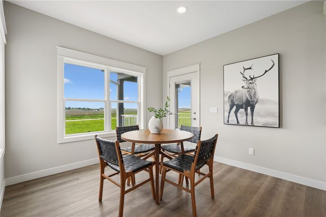 1537 Deerfield Dr, Fairfax, IA 52228