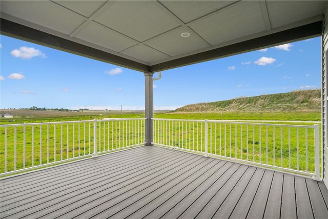 1537 Deerfield Dr, Fairfax, IA 52228