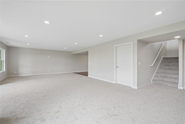 1537 Deerfield Dr, Fairfax, IA 52228