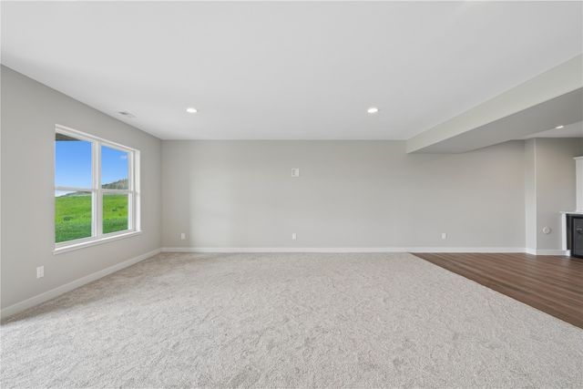 1537 Deerfield Dr, Fairfax, IA 52228