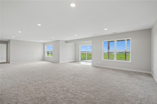 1537 Deerfield Dr, Fairfax, IA 52228
