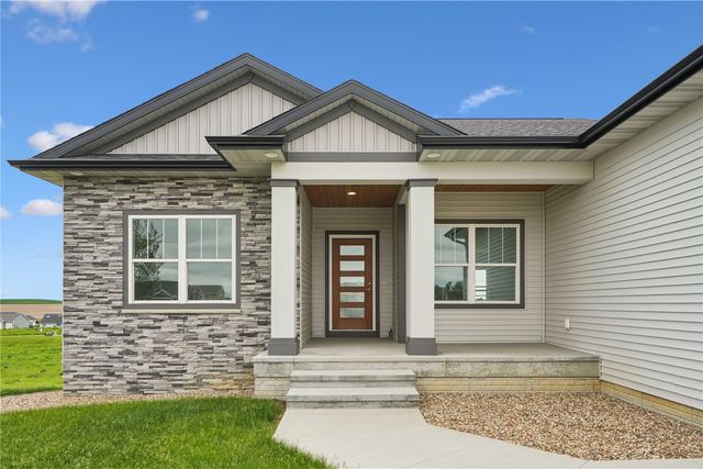 1537 Deerfield Dr, Fairfax, IA 52228