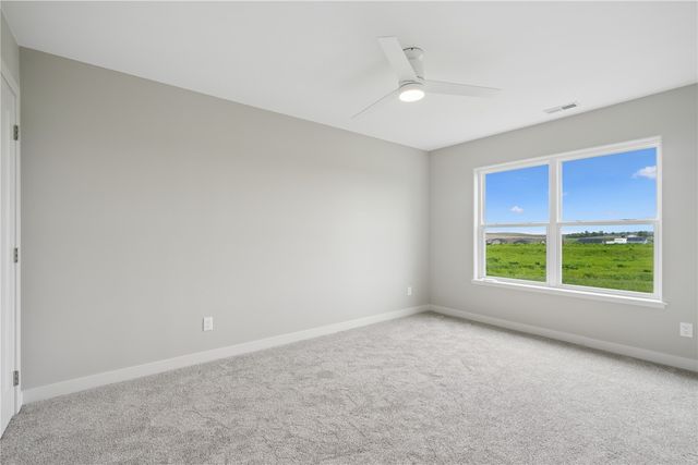 1537 Deerfield Dr, Fairfax, IA 52228