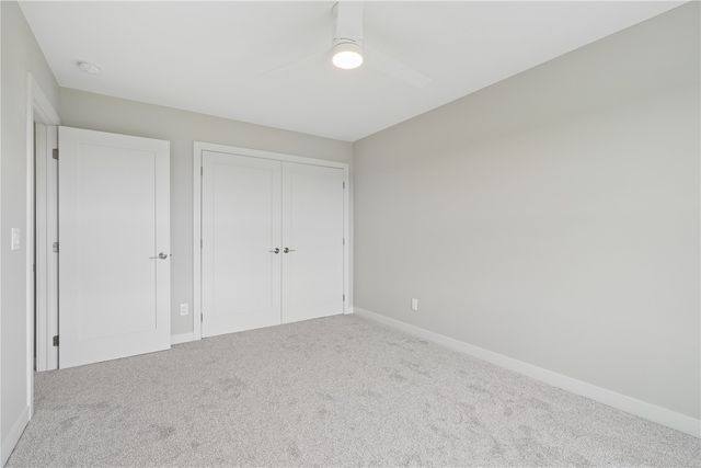 1537 Deerfield Dr, Fairfax, IA 52228