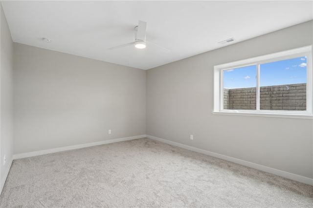 1537 Deerfield Dr, Fairfax, IA 52228