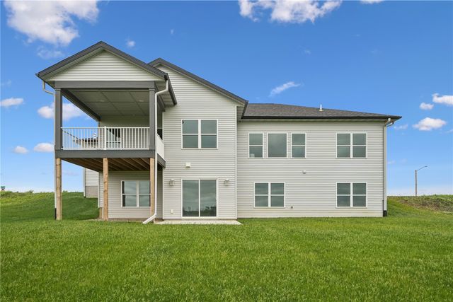1537 Deerfield Dr, Fairfax, IA 52228