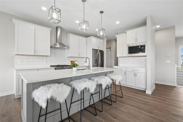 1537 Deerfield Dr, Fairfax, IA 52228