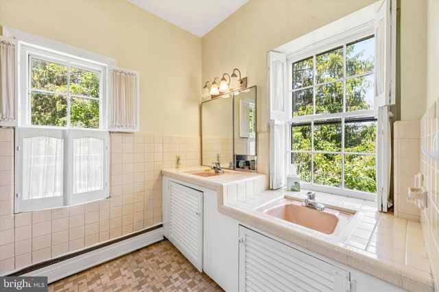 1646 FAIRVIEW RD, Glenmoore, PA 19343