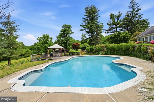 1646 FAIRVIEW RD, Glenmoore, PA 19343