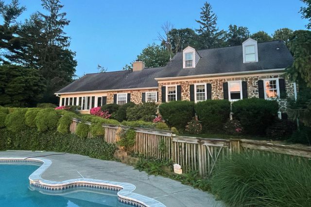 1646 FAIRVIEW RD, Glenmoore, PA 19343