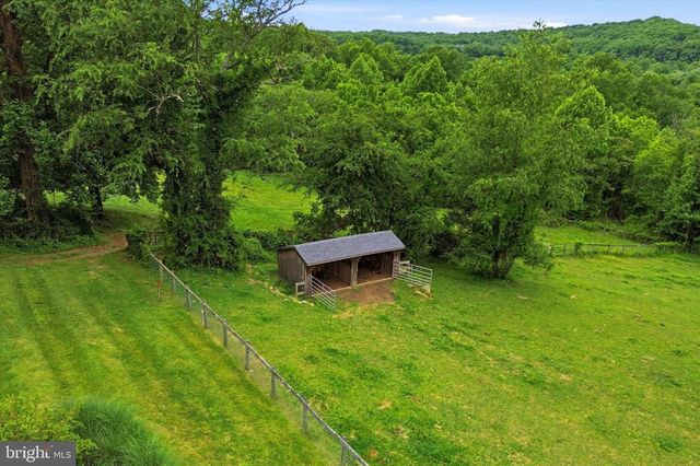 1646 FAIRVIEW RD, Glenmoore, PA 19343