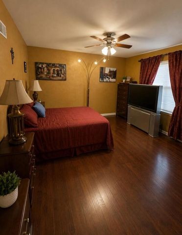 4848 W Woodland DRIVE, Franklin, WI 53132