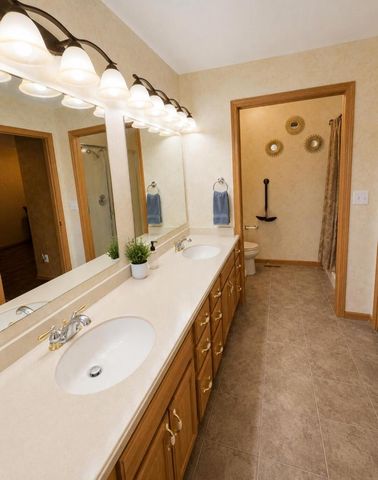 4848 W Woodland DRIVE, Franklin, WI 53132
