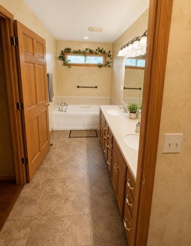 4848 W Woodland DRIVE, Franklin, WI 53132