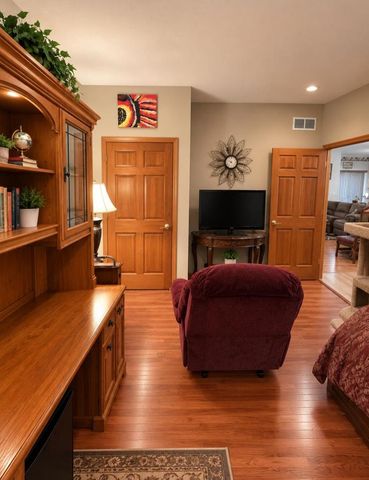 4848 W Woodland DRIVE, Franklin, WI 53132