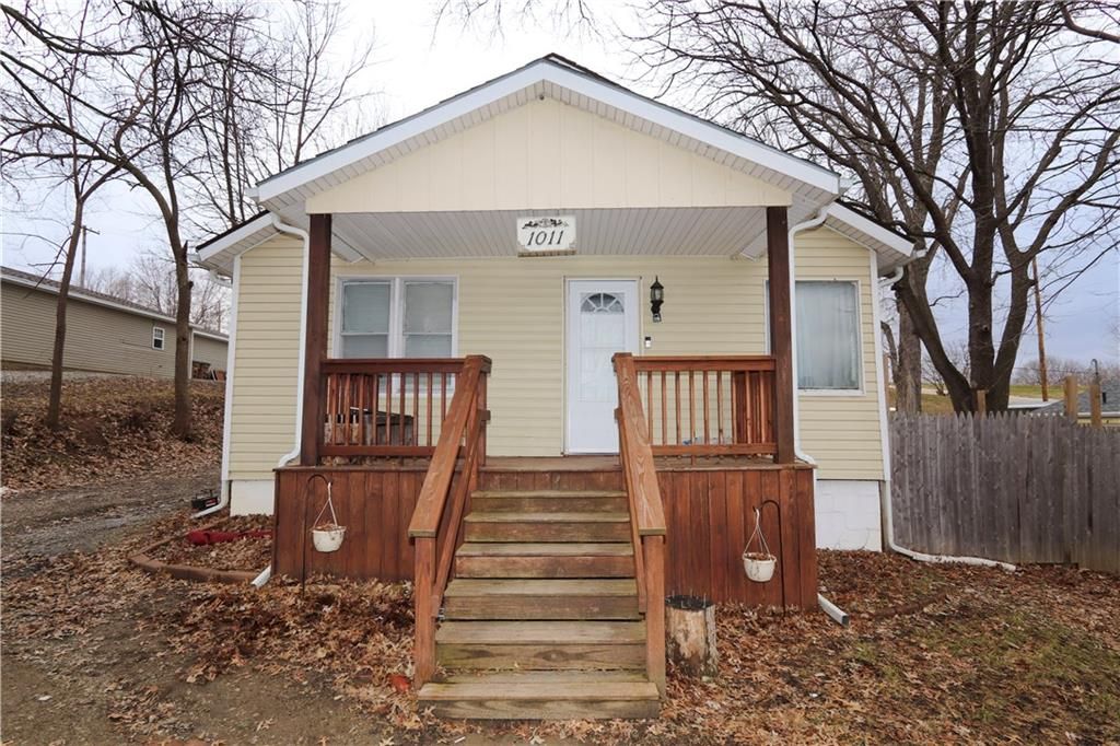 1011 S 10th Street, Atchison, KS 66002 — exterior