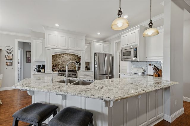 153 Holiday Island Drive, Holiday Island, AR 72631