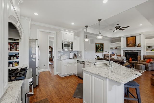 153 Holiday Island Drive, Holiday Island, AR 72631