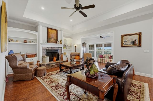 153 Holiday Island Drive, Holiday Island, AR 72631