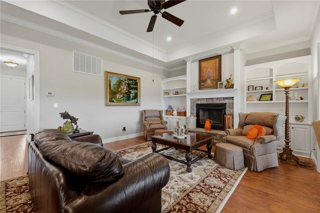 153 Holiday Island Drive, Holiday Island, AR 72631