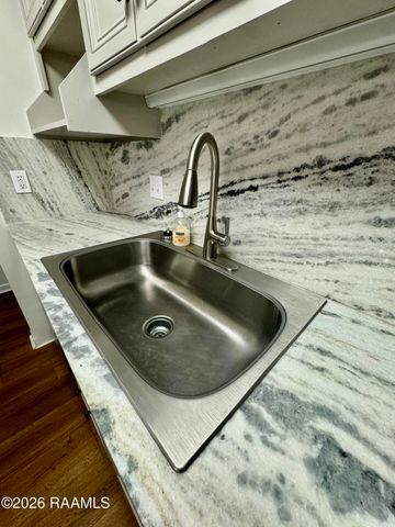 220 Doucet 105a, Lafayette, LA 70503