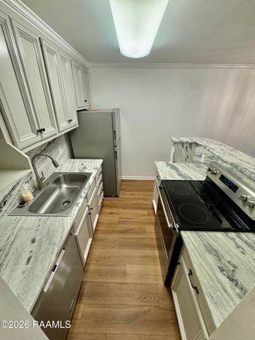 220 Doucet 105a, Lafayette, LA 70503