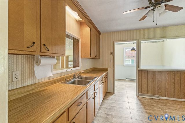 102 Verbov Ave, Colonial Heights, VA 23834