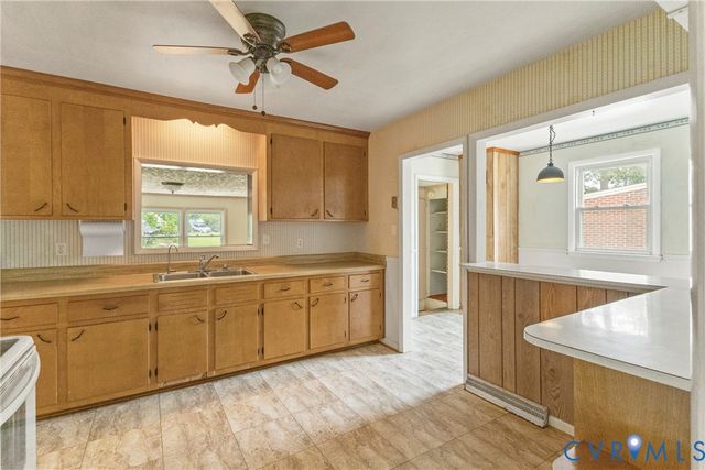 102 Verbov Ave, Colonial Heights, VA 23834