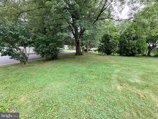 739 LEXINGTON AVE, Hershey, PA 17033