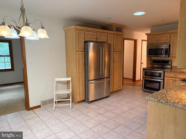739 LEXINGTON AVE, Hershey, PA 17033