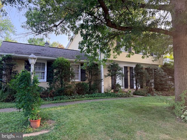 739 LEXINGTON AVE, Hershey, PA 17033