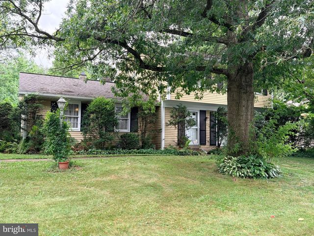 739 LEXINGTON AVE, Hershey, PA 17033