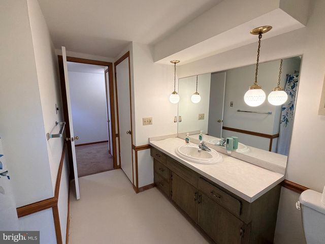 739 LEXINGTON AVE, Hershey, PA 17033