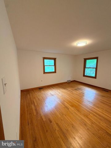 739 LEXINGTON AVE, Hershey, PA 17033