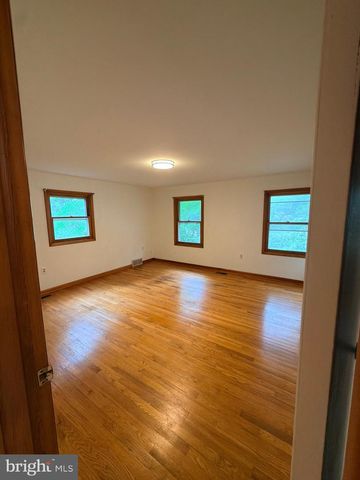 739 LEXINGTON AVE, Hershey, PA 17033