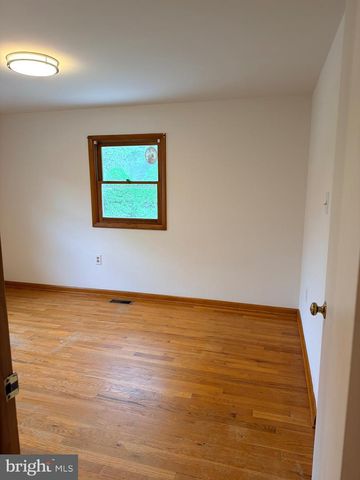 739 LEXINGTON AVE, Hershey, PA 17033