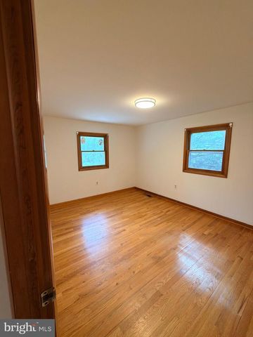 739 LEXINGTON AVE, Hershey, PA 17033