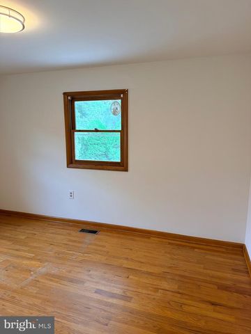 739 LEXINGTON AVE, Hershey, PA 17033