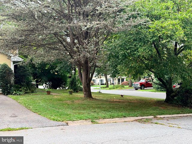 739 LEXINGTON AVE, Hershey, PA 17033