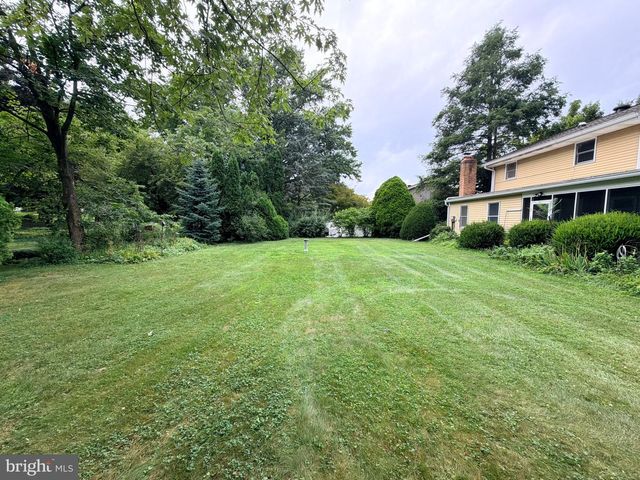 739 LEXINGTON AVE, Hershey, PA 17033