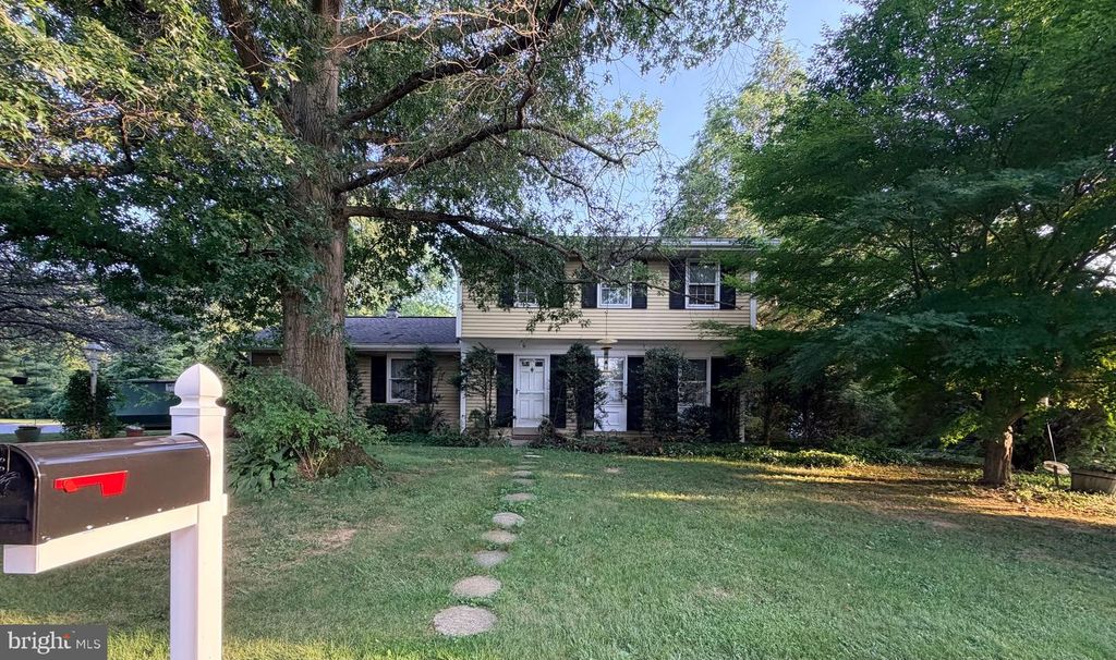 739 LEXINGTON AVE, Hershey, PA 17033