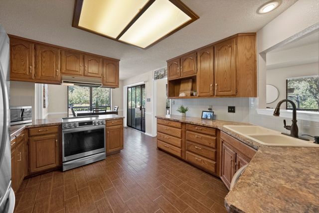 113 Cottonwood Court, Hudson Oaks, TX 76087