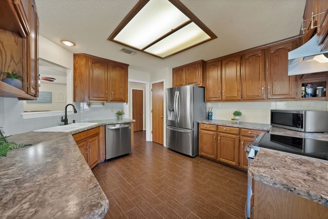 113 Cottonwood Court, Hudson Oaks, TX 76087