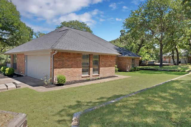 113 Cottonwood Court, Hudson Oaks, TX 76087